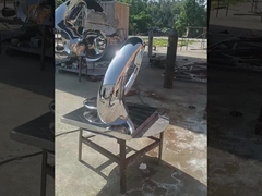 অন্দর সজ্জার জন্য ধাতব আধুনিক শৈলী বিখ্যাত বিমূর্ত ভাস্কর্য